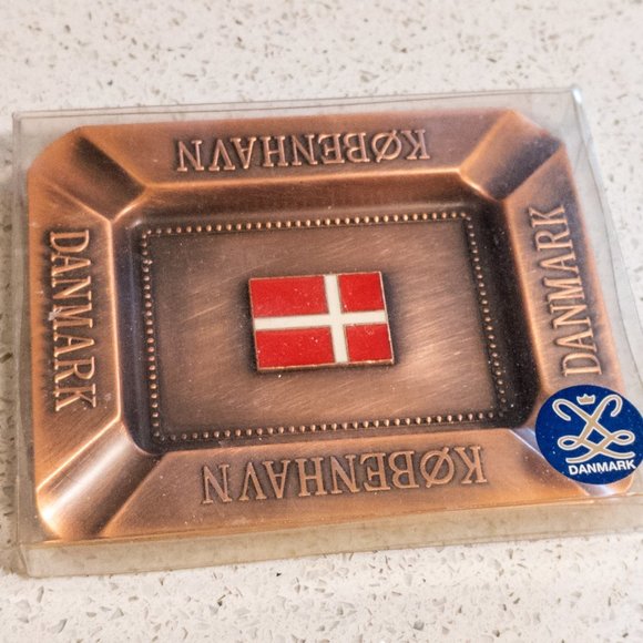 Denmark Souvenir Ashtray Enamel Metal Souvenir Patina European Kobenhavn Danmark - Picture 1 of 2